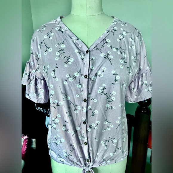 🆕 Maternity tie-hem nursing shirt size medium - Picture 1 of 8